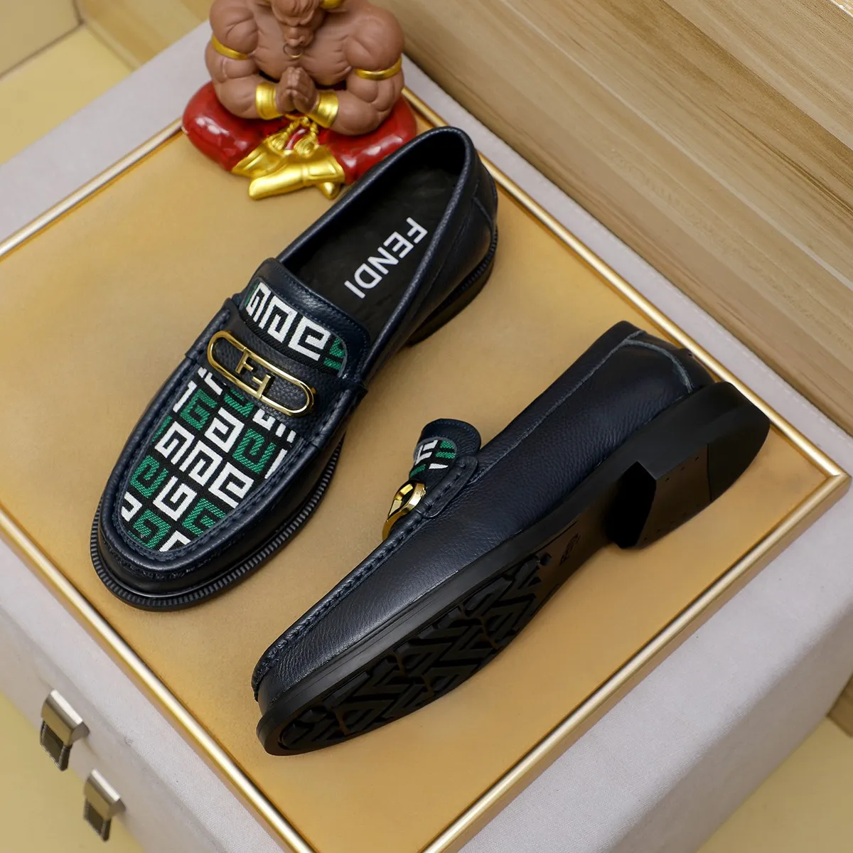 Men's shoes💰460 🕷🕷【FENDI】The latest men's formal leather shoes🇨🇳Classic series not to be missed💯The first layer is made of imported first-layer cowhide☘Original quality, the leather is smooth and delicate🎋The version is awesome, the perfect streamlined outline🍇🐮Leather lining, color, size 38-45...